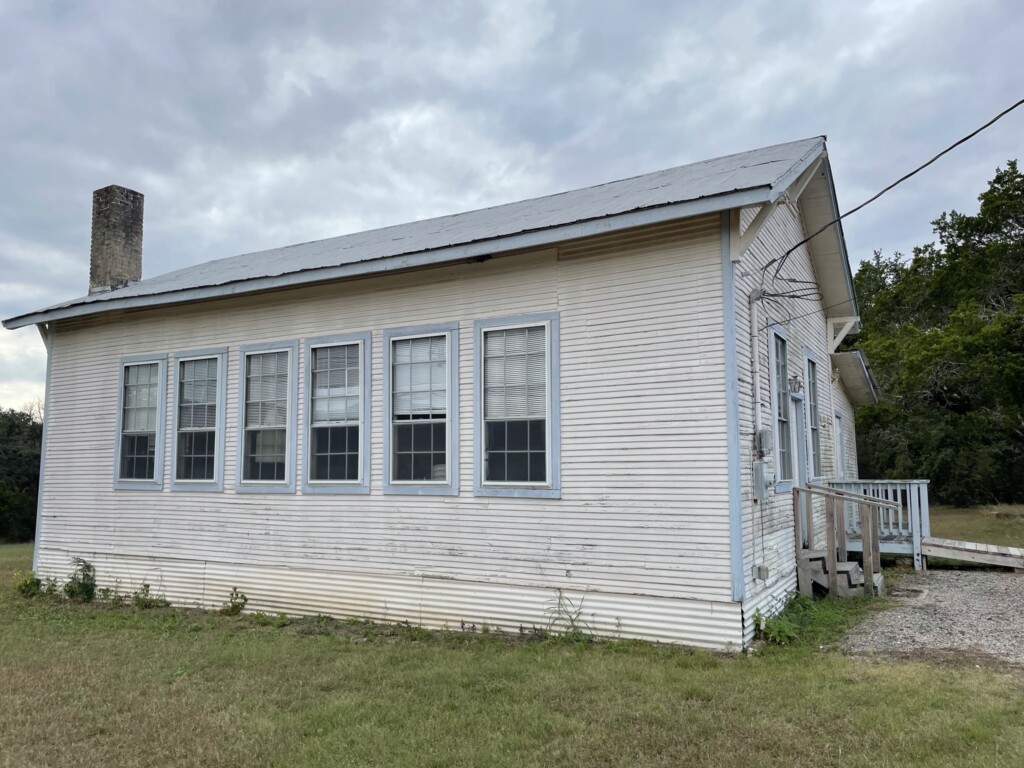 Round Mountain School